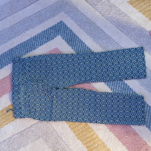 Patterned Capris - Picture 2 of 7